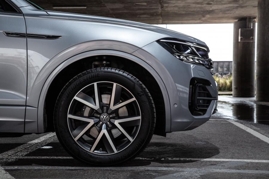 Колеса Volkswagen Touareg V6 TDI R-Line 2018 года  (ZA) (фото 25 из 32)
